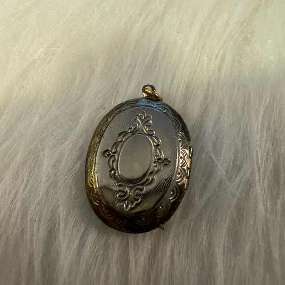 Vintage Locket - Picture 2 of 4